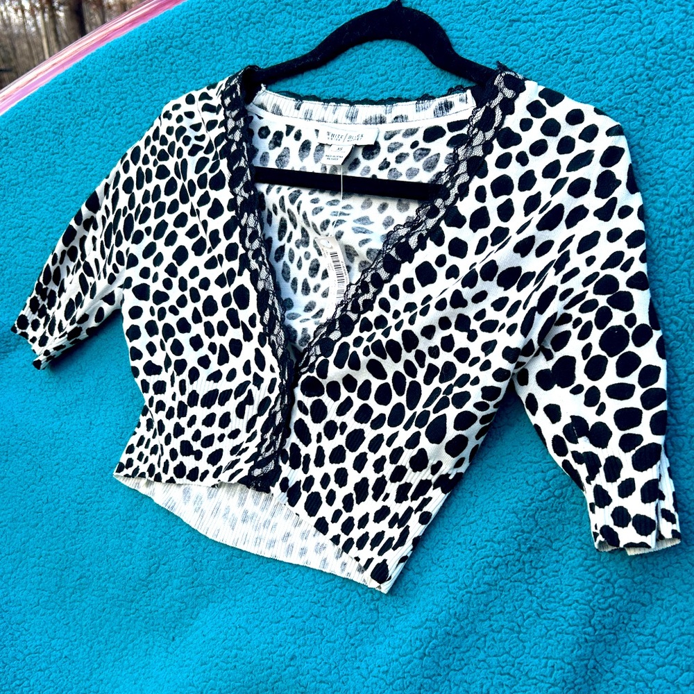 NWT. White House Black Market XS Cropped Sweater.